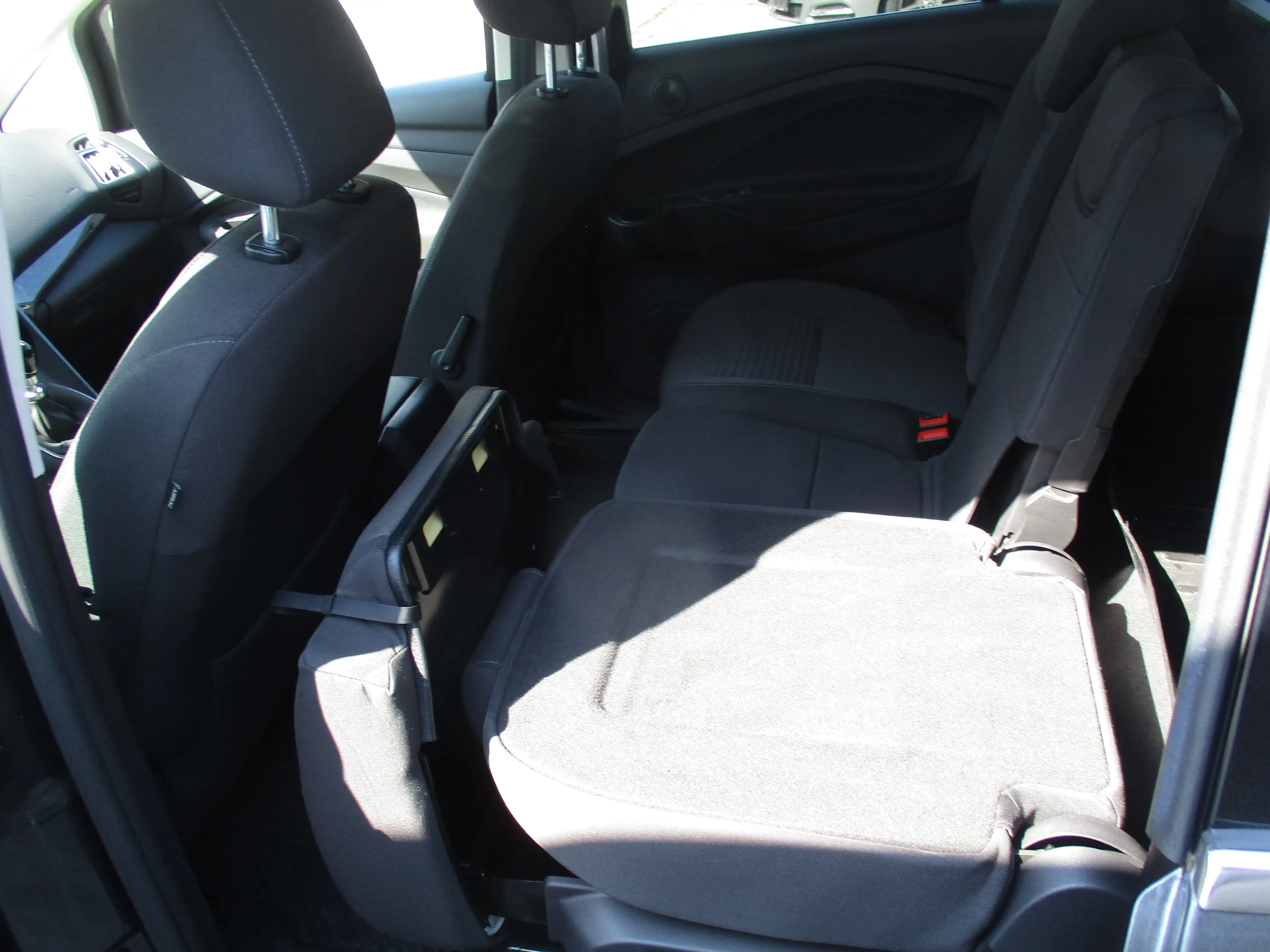 Ford Grand C-Max Titanium — photo 13