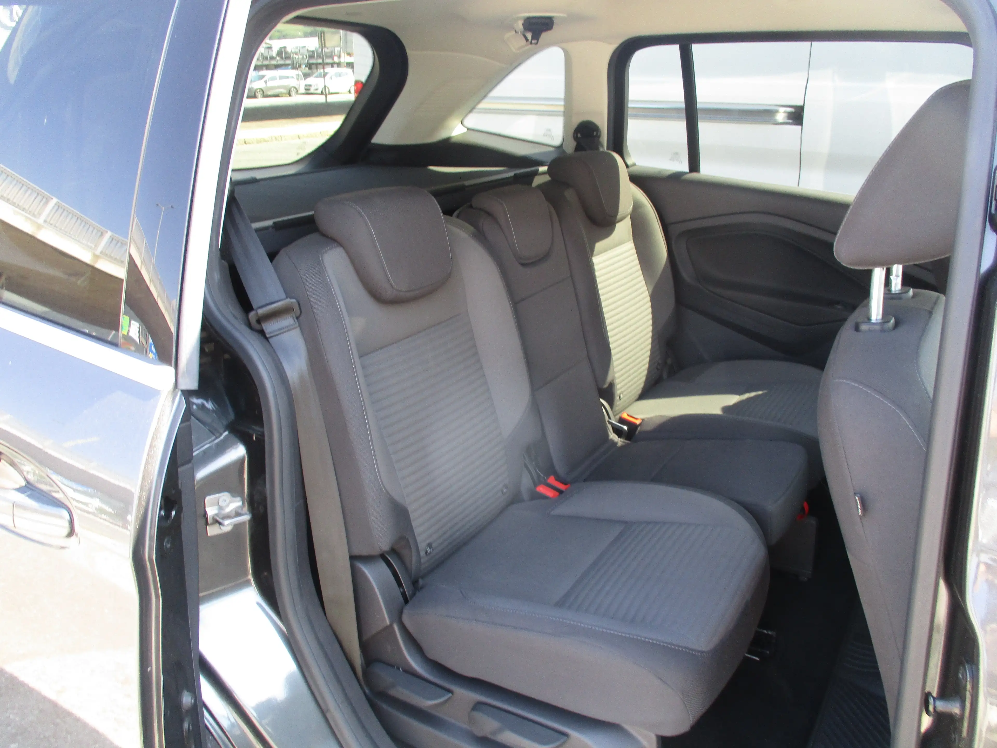 Ford Grand C-Max Titanium — photo 12