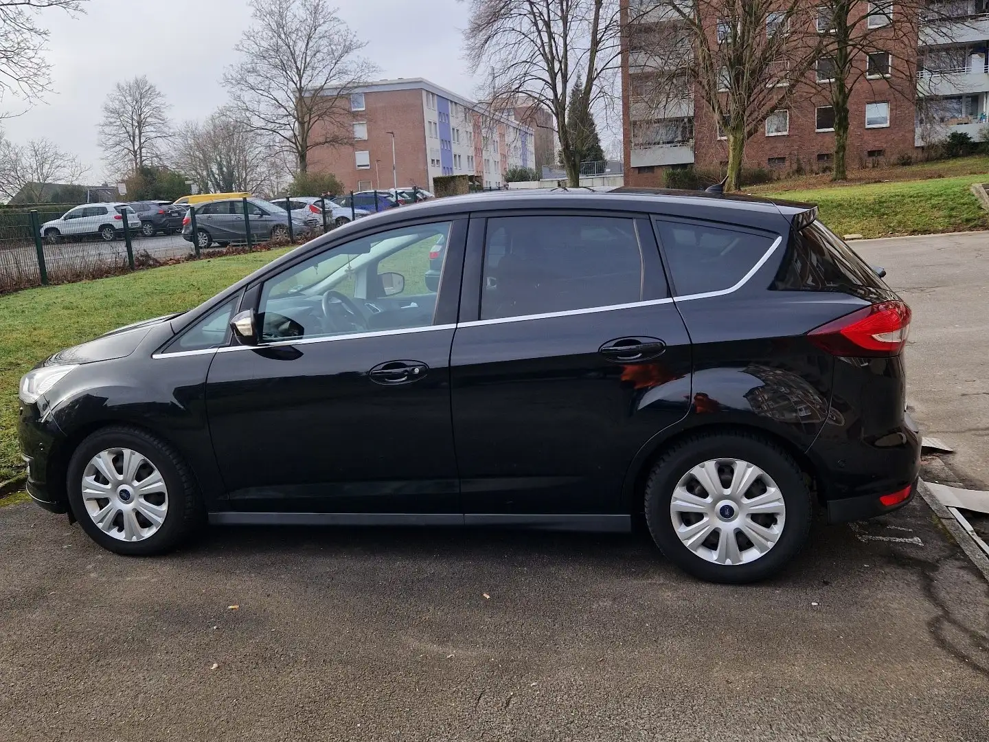 Ford C-Max 1.5 EcoBoost Start-Stop-System Titanium Schwarz - 1