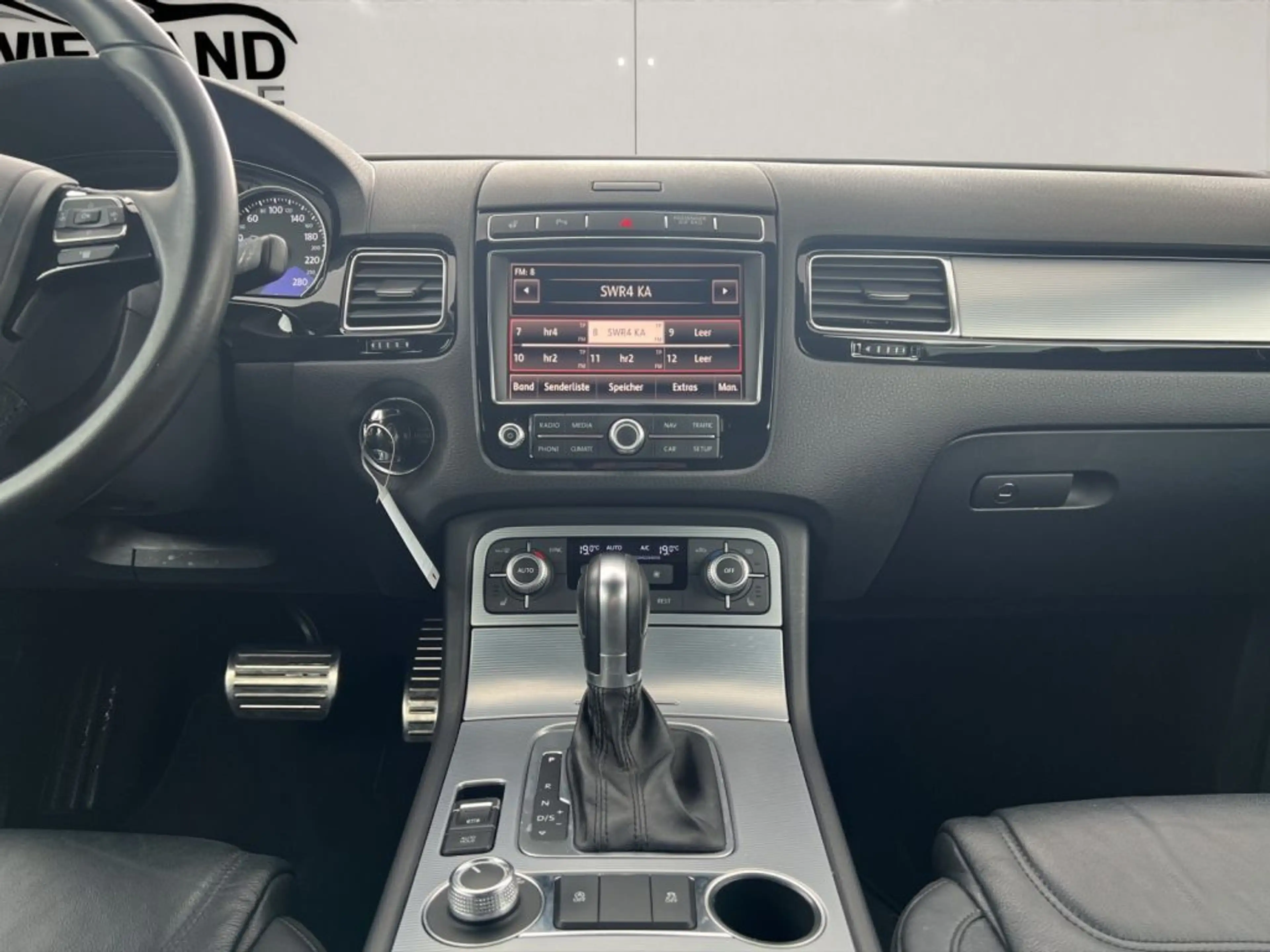 Volkswagen Touareg 3.0 V6 TDI SCR Blue Motion DPF Automatik — photo 11