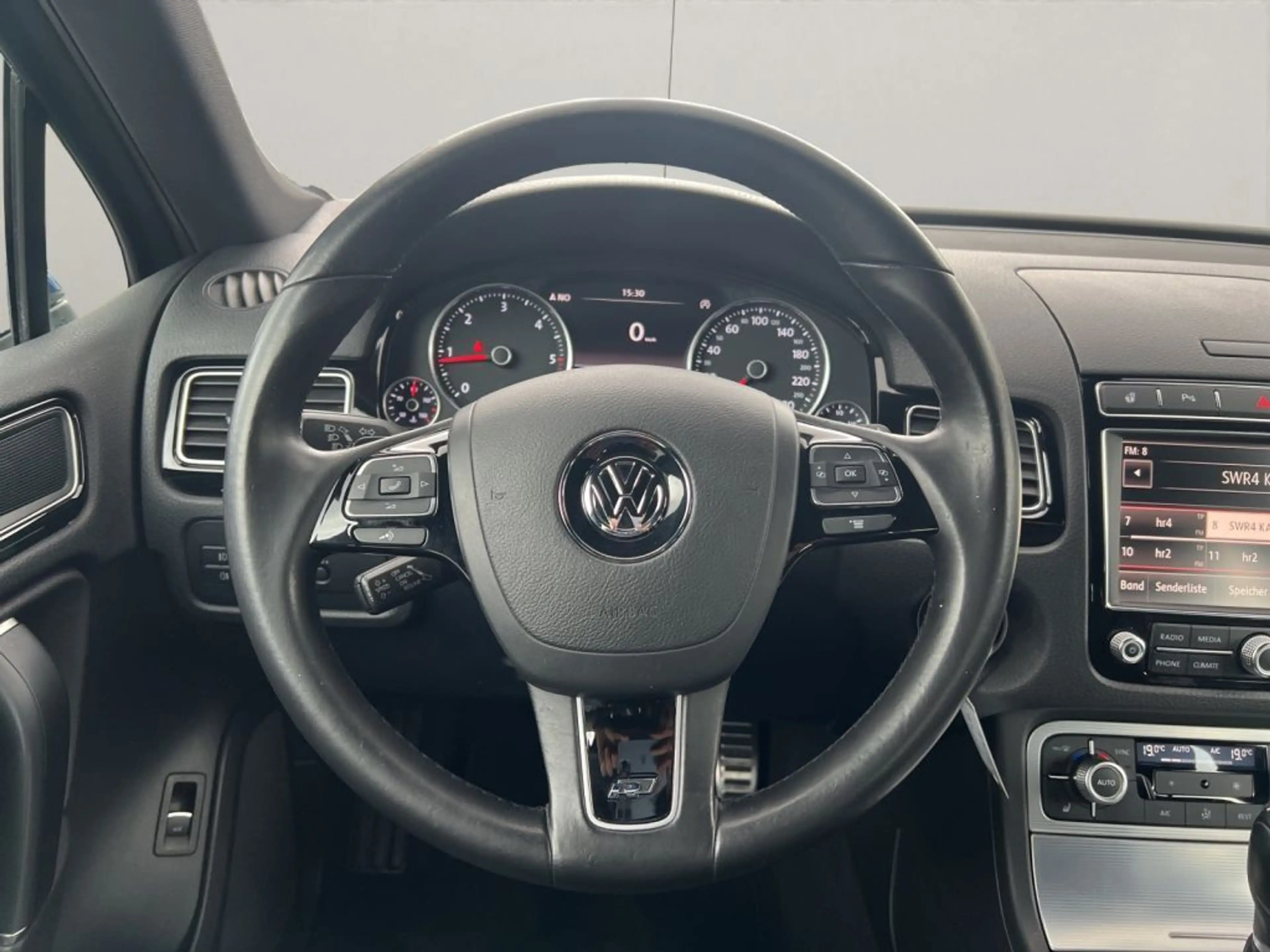Volkswagen Touareg 3.0 V6 TDI SCR Blue Motion DPF Automatik — photo 12