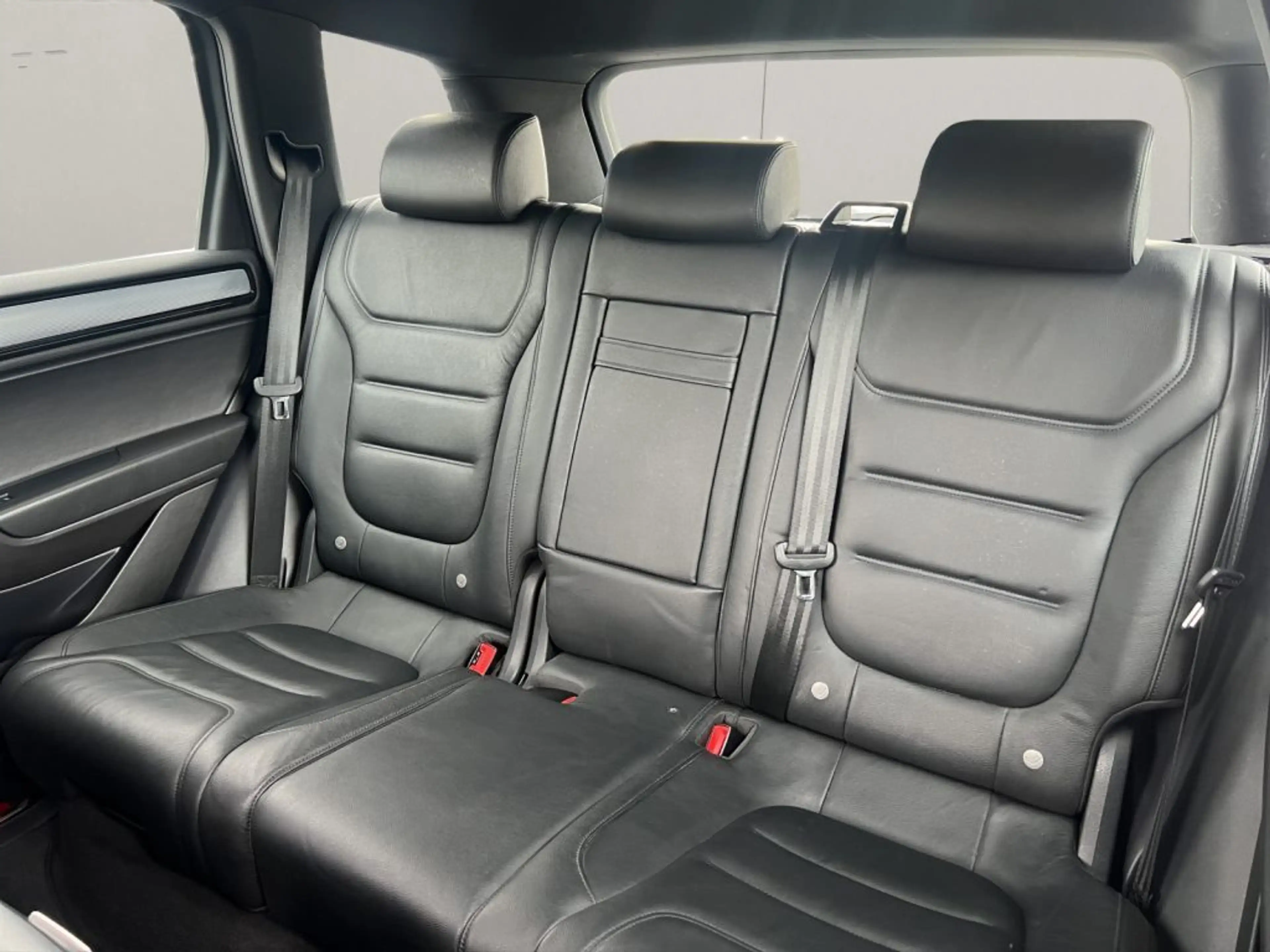 Volkswagen Touareg 3.0 V6 TDI SCR Blue Motion DPF Automatik — photo 15