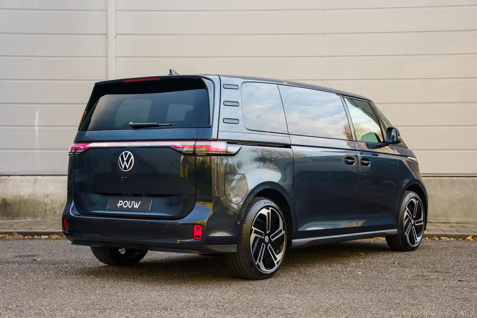 Volkswagen ID. Buzz GTX 340pk 86kWh LWB 7p. | Panoramadak | Rondomzich Blau - 2