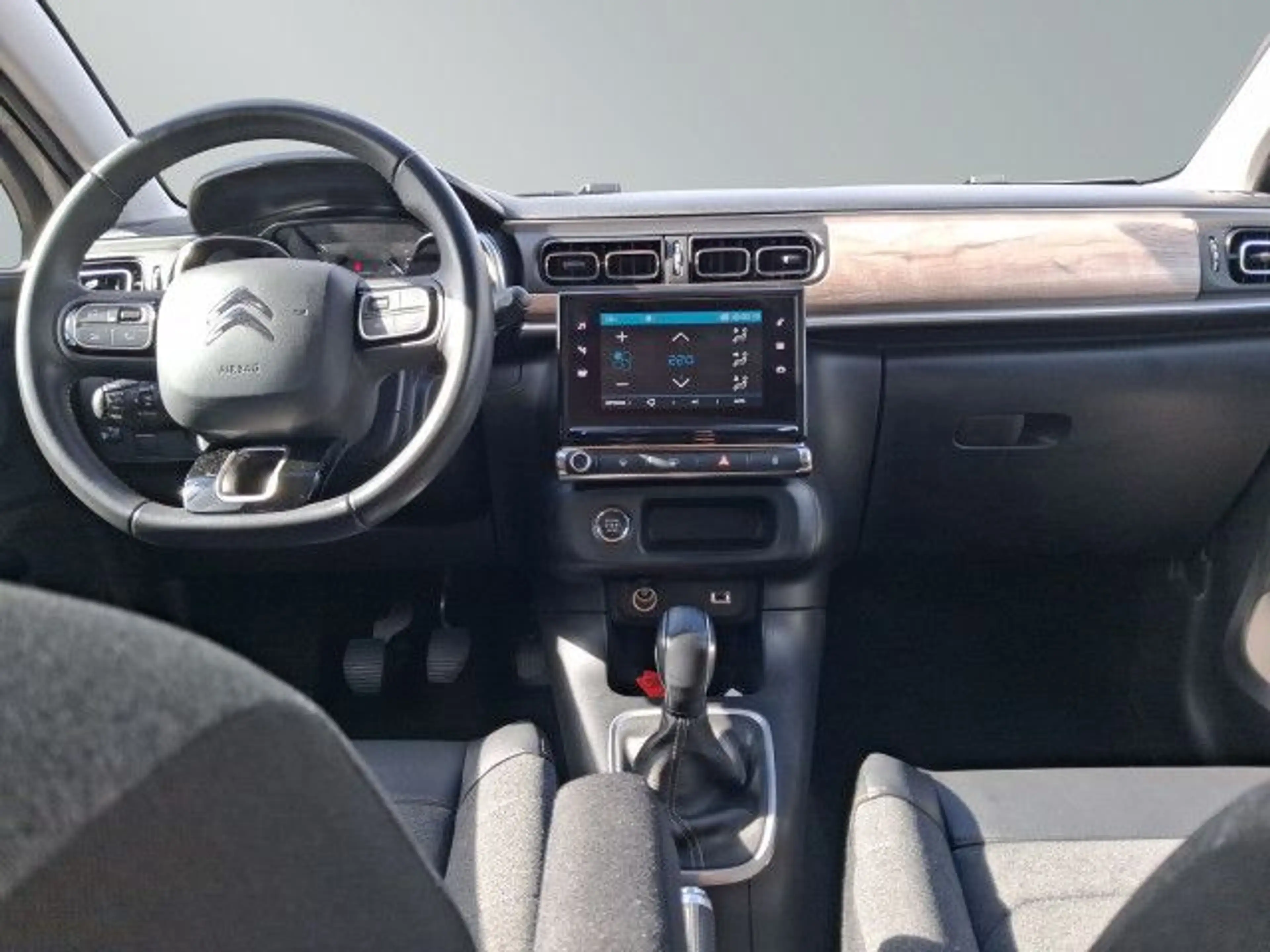 Citroen C35 C3 Pure Tech 82 SHINE Navi LED CarPlay Bluetooth — photo 13
