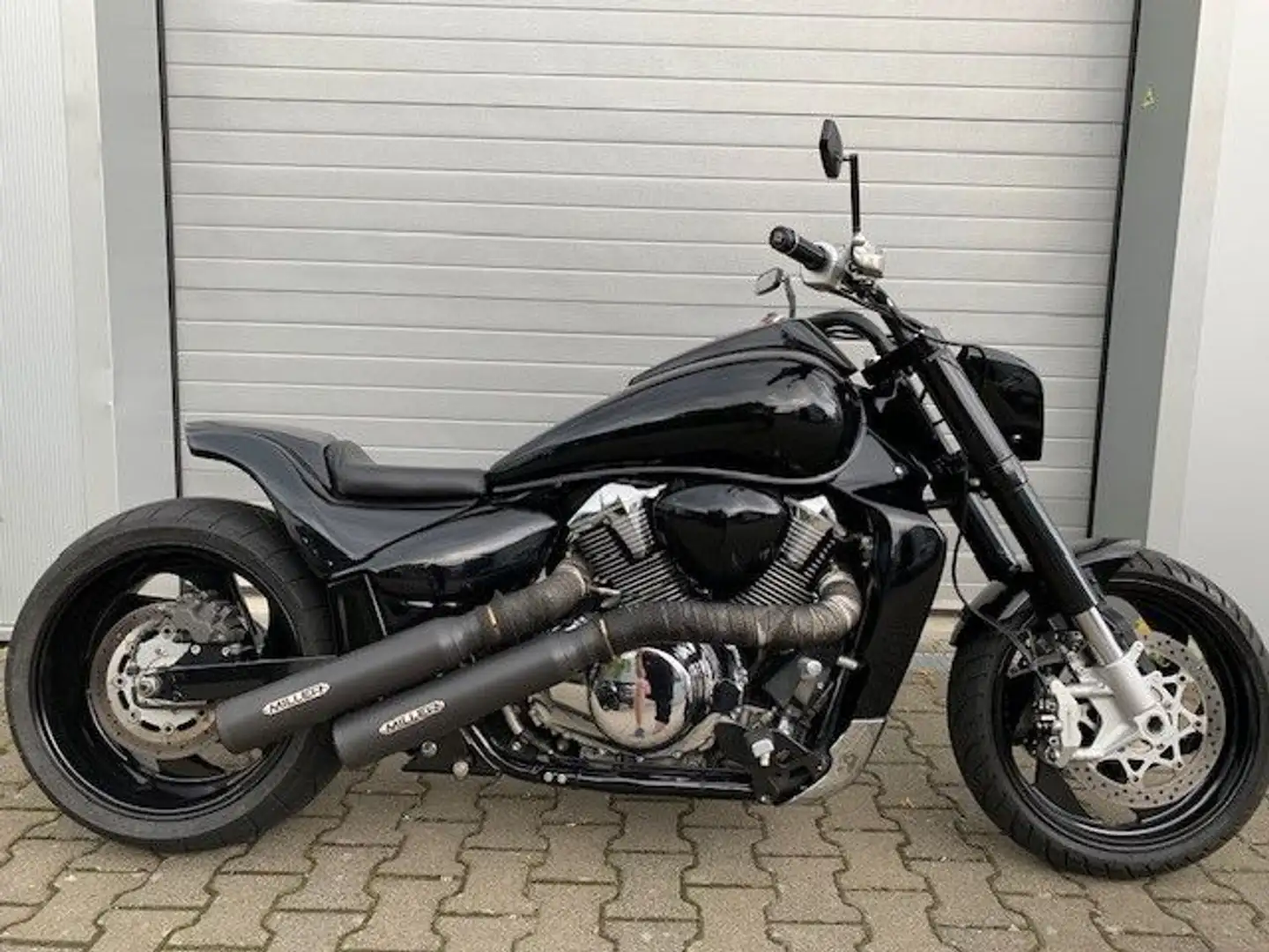 Suzuki VZR 1800 Umbau Noir - 2
