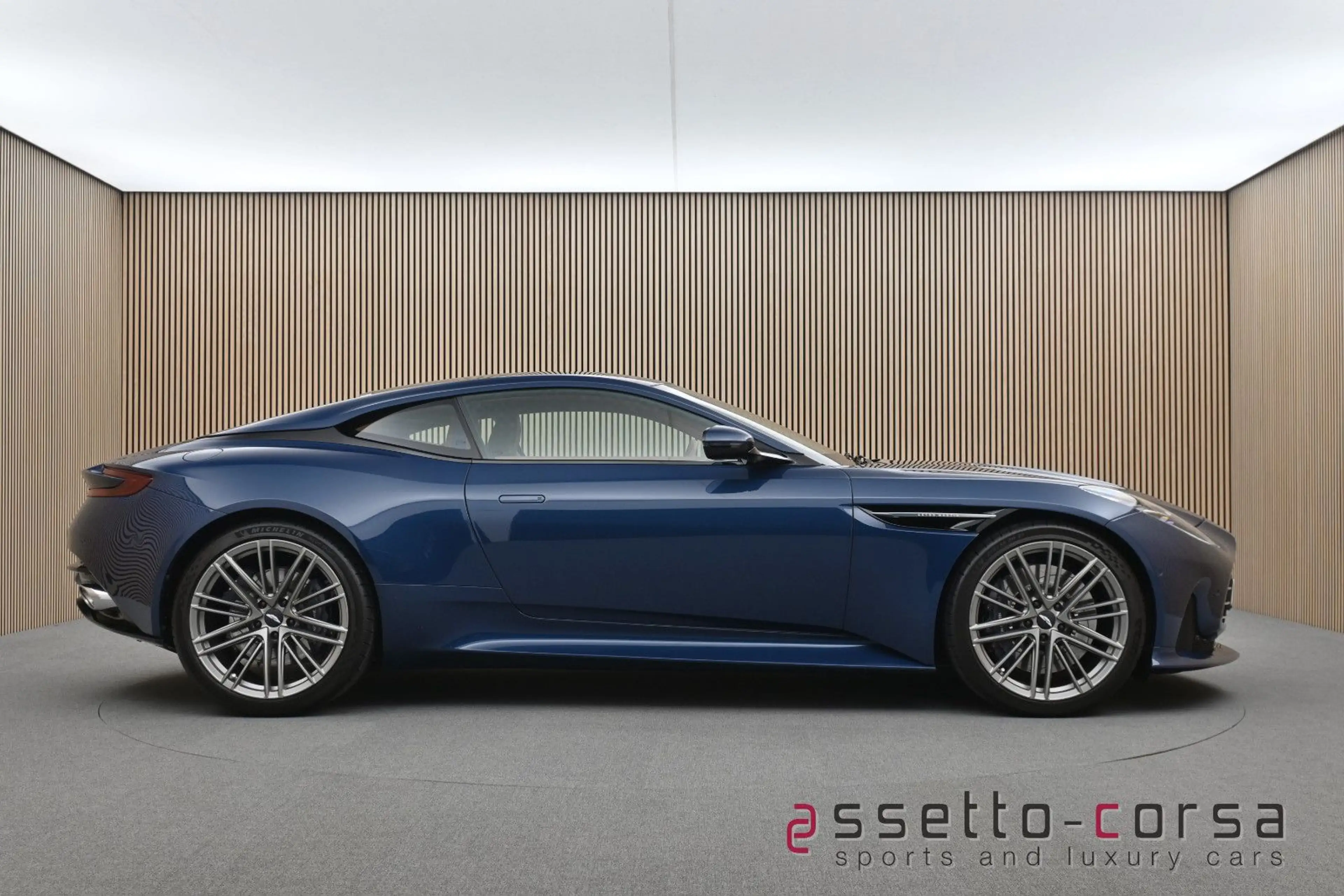 Aston Martin DB12 Coupe 4.0 V8*Heritage*1. Hand*Garantie — photo 5