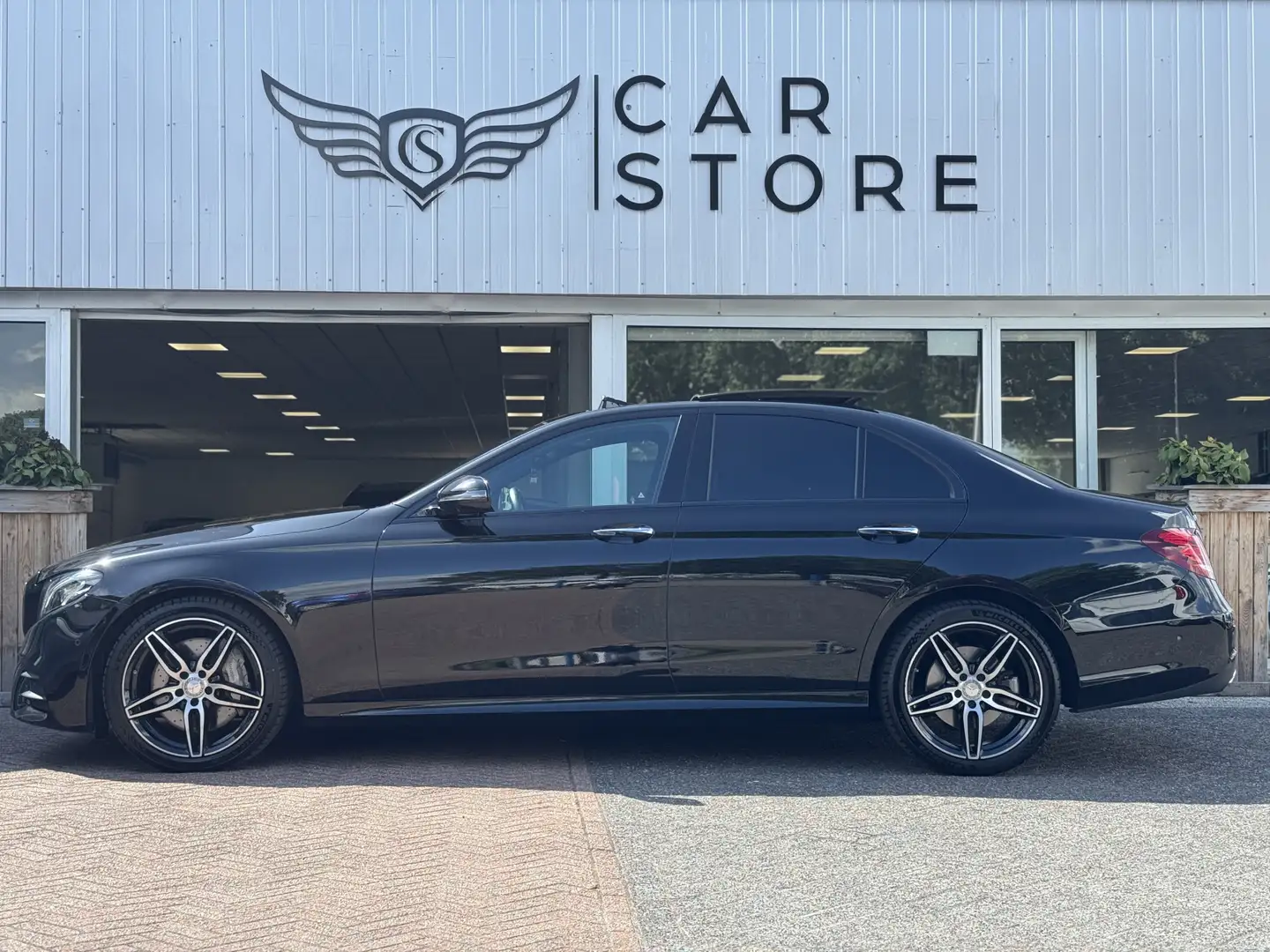 Mercedes-Benz E 350 d Ambition AMG LINE|PANO|SFEER|BURMESTER|CAMERA|AC Zwart - 2
