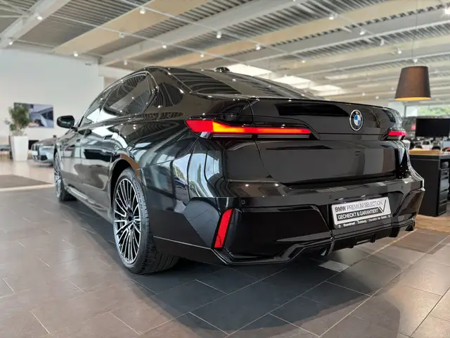 BMW 7 Series view 7