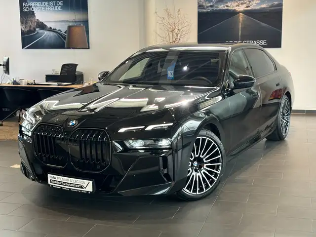 BMW 7 Series view 3
