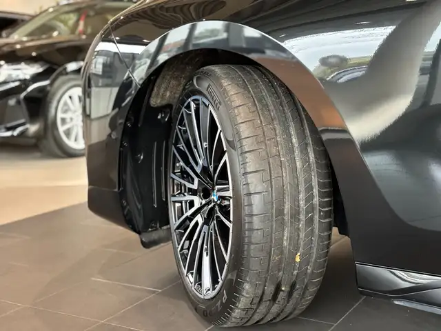 BMW 7 Series view 4