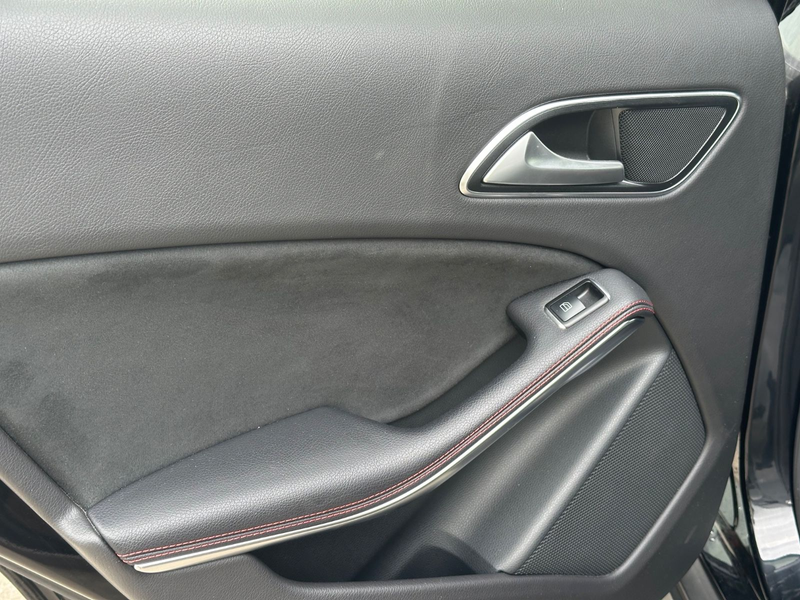 Mercedes-Benz GLA 250 AMG 4Matic Street Style Harman-Kardon — photo 12