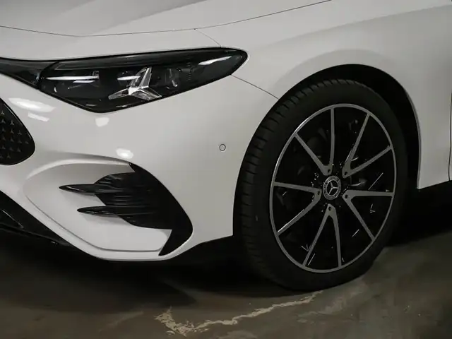 Mercedes-Benz Cla view 3