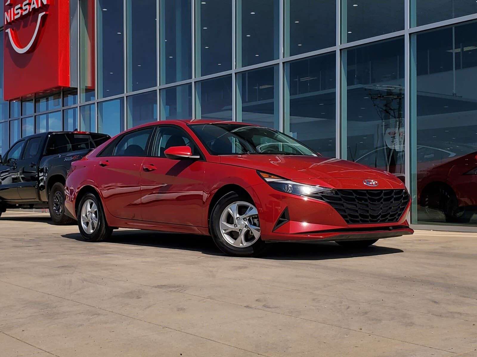 2022 Hyundai Elantra Essential, Heated Front Seats, Rearview Camera, Fo