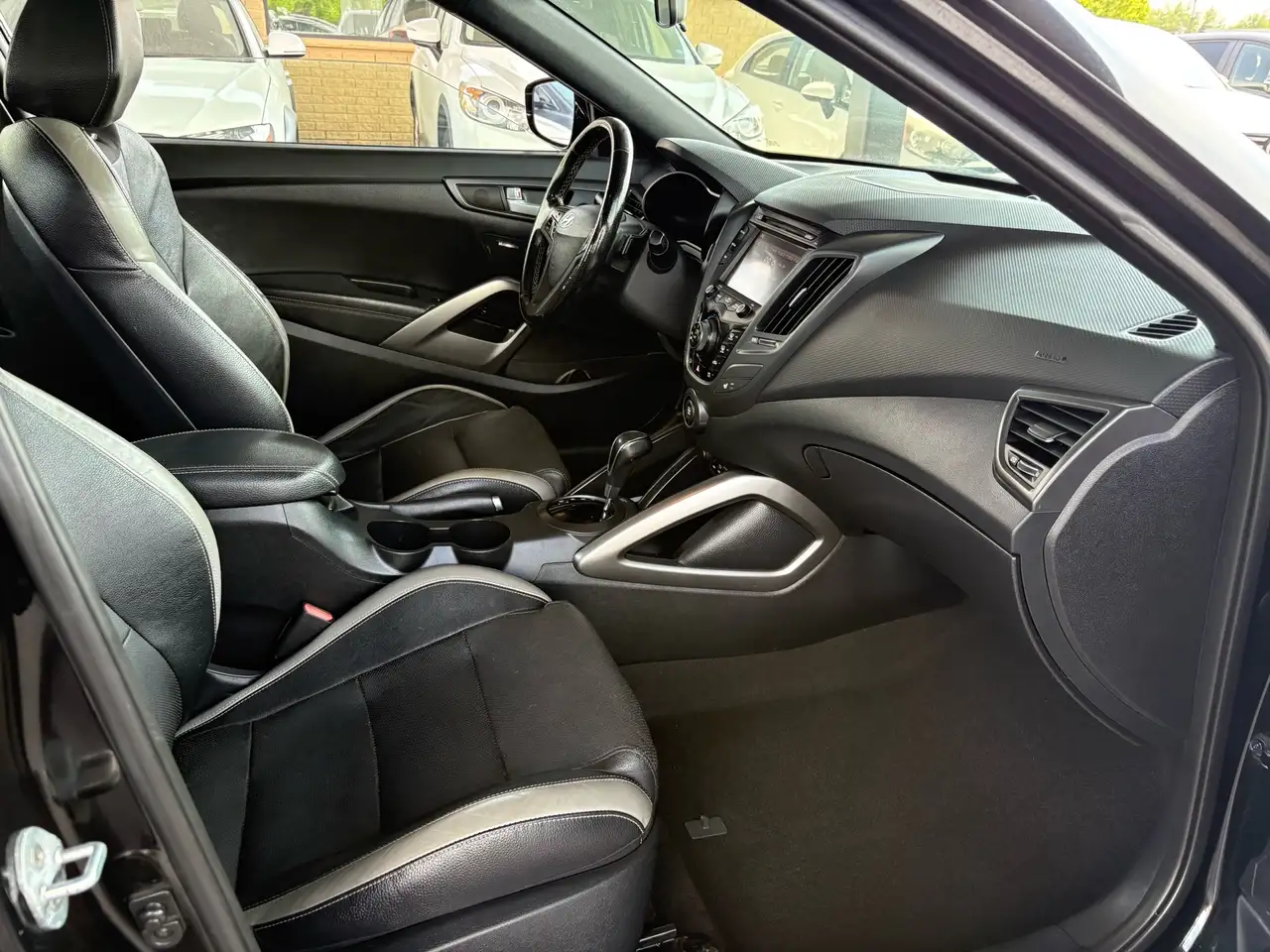 Hyundai VELOSTER снимка Hyundai VELOSTER