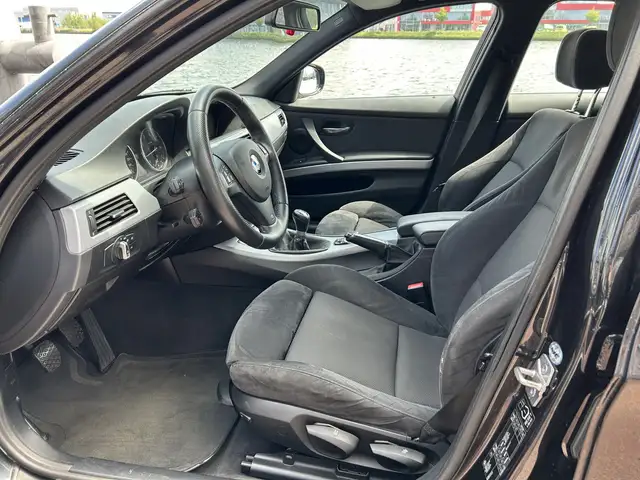 BMW 3 Series view 13