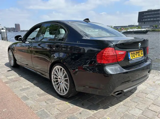 BMW 3 Series view 5