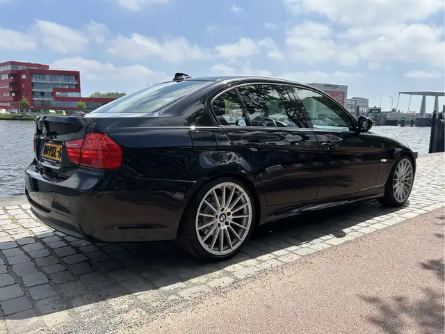 BMW 3 Series view 2