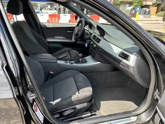 BMW 3 Series view 3
