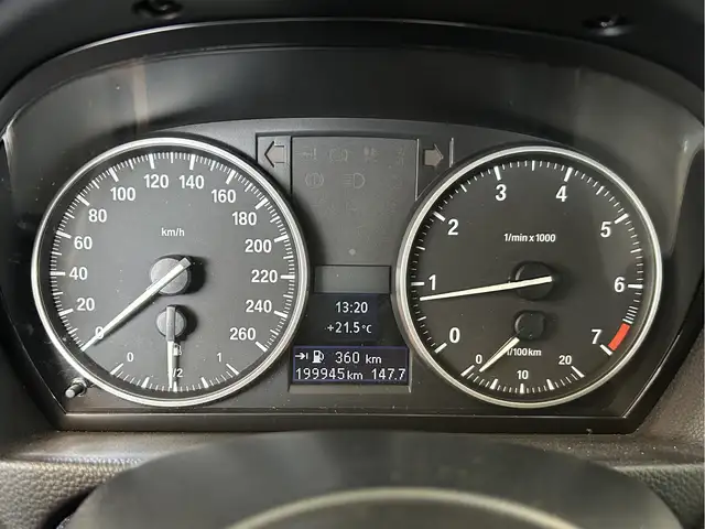 BMW 3 Series view 6