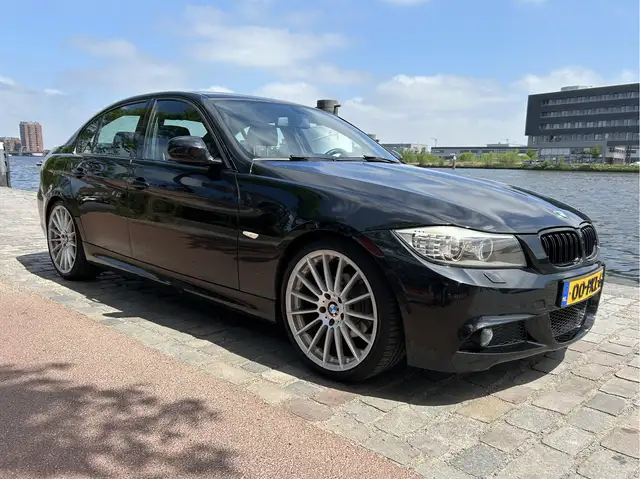 BMW 3 Series view 4