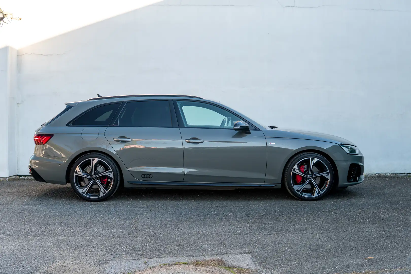 Audi A4 Avant 40 TDI S-line Competition | Matrix 360 Virtu Grau - 2