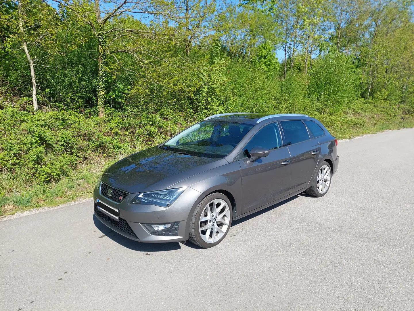 SEAT Leon Leon ST FR 1,4 TSI Start-Stop FR Start-Stopp Grau - 1