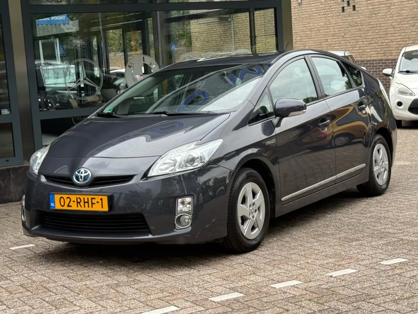 Toyota Prius 1.8 Comfort Navi NL-Auto NAP Eerste Eigenaar + dea Gris - 2