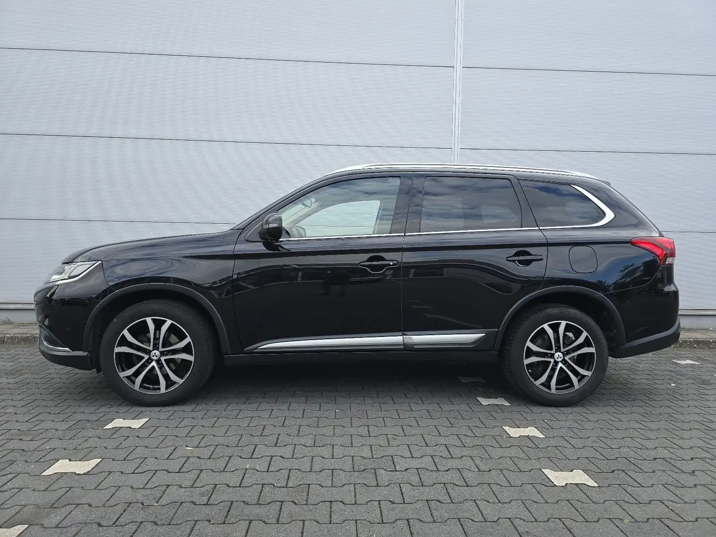 Mitsubishi Outlander Diamant Edition+ 2WD Schwarz - 1