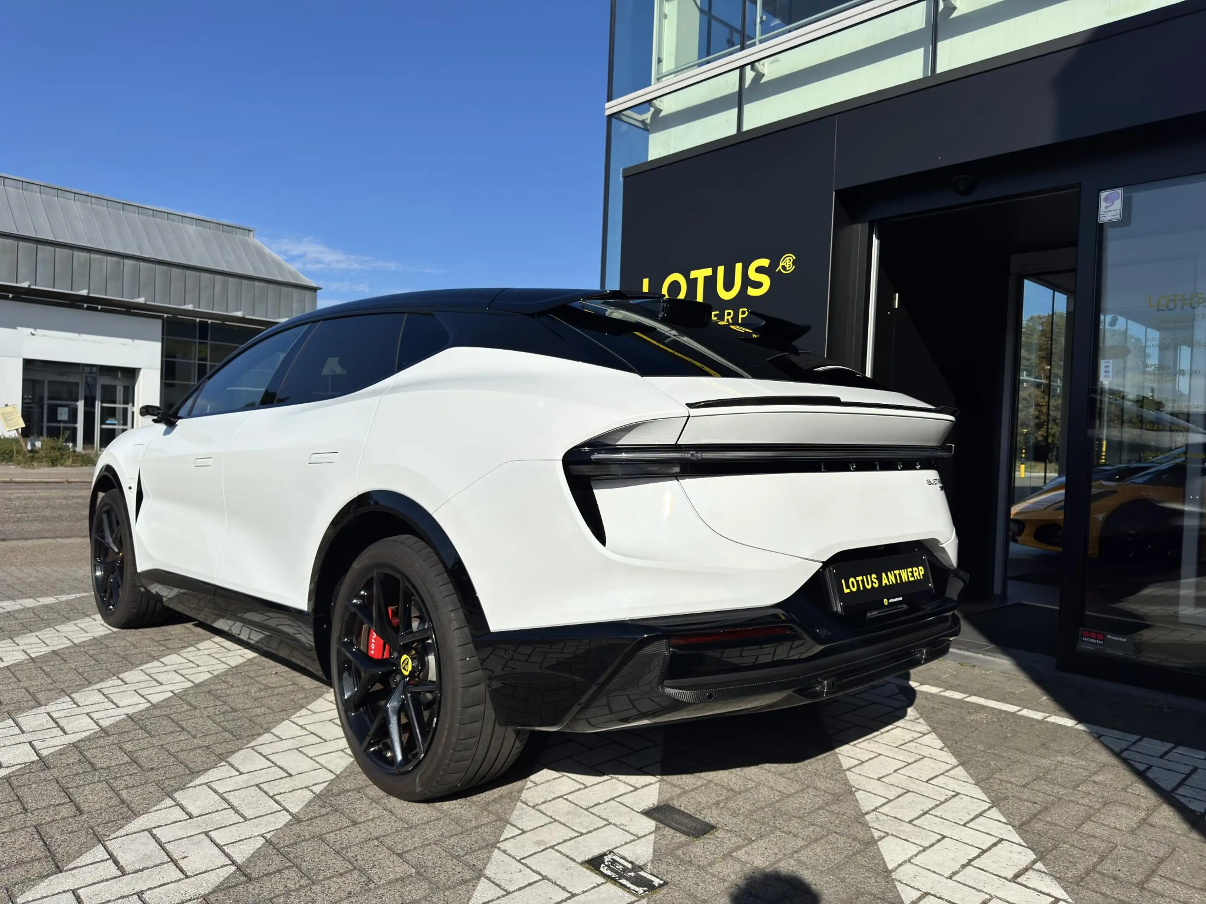 Lotus Eletre 600 Sport SE — photo 4
