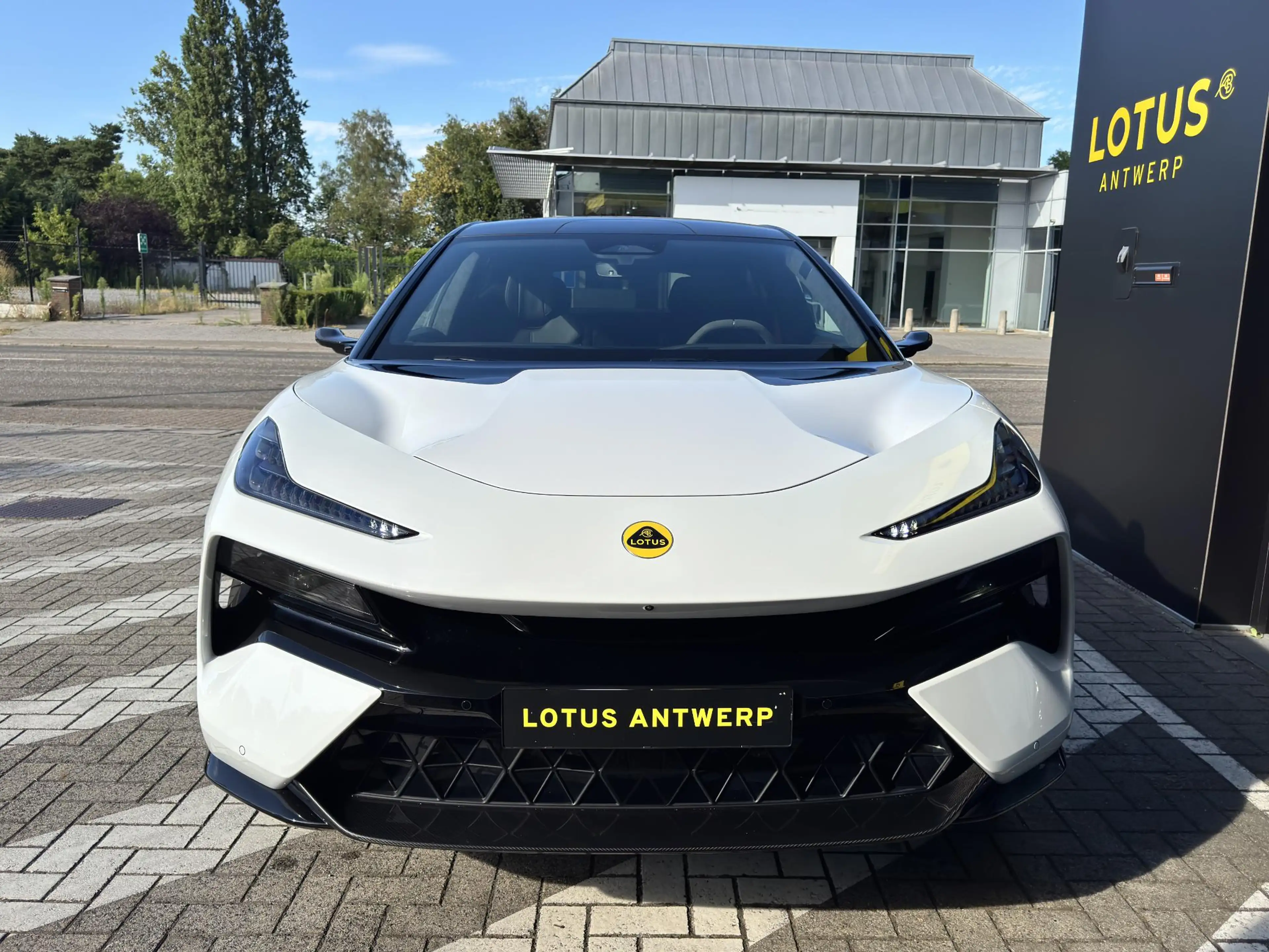 Lotus Eletre 600 Sport SE — photo 8