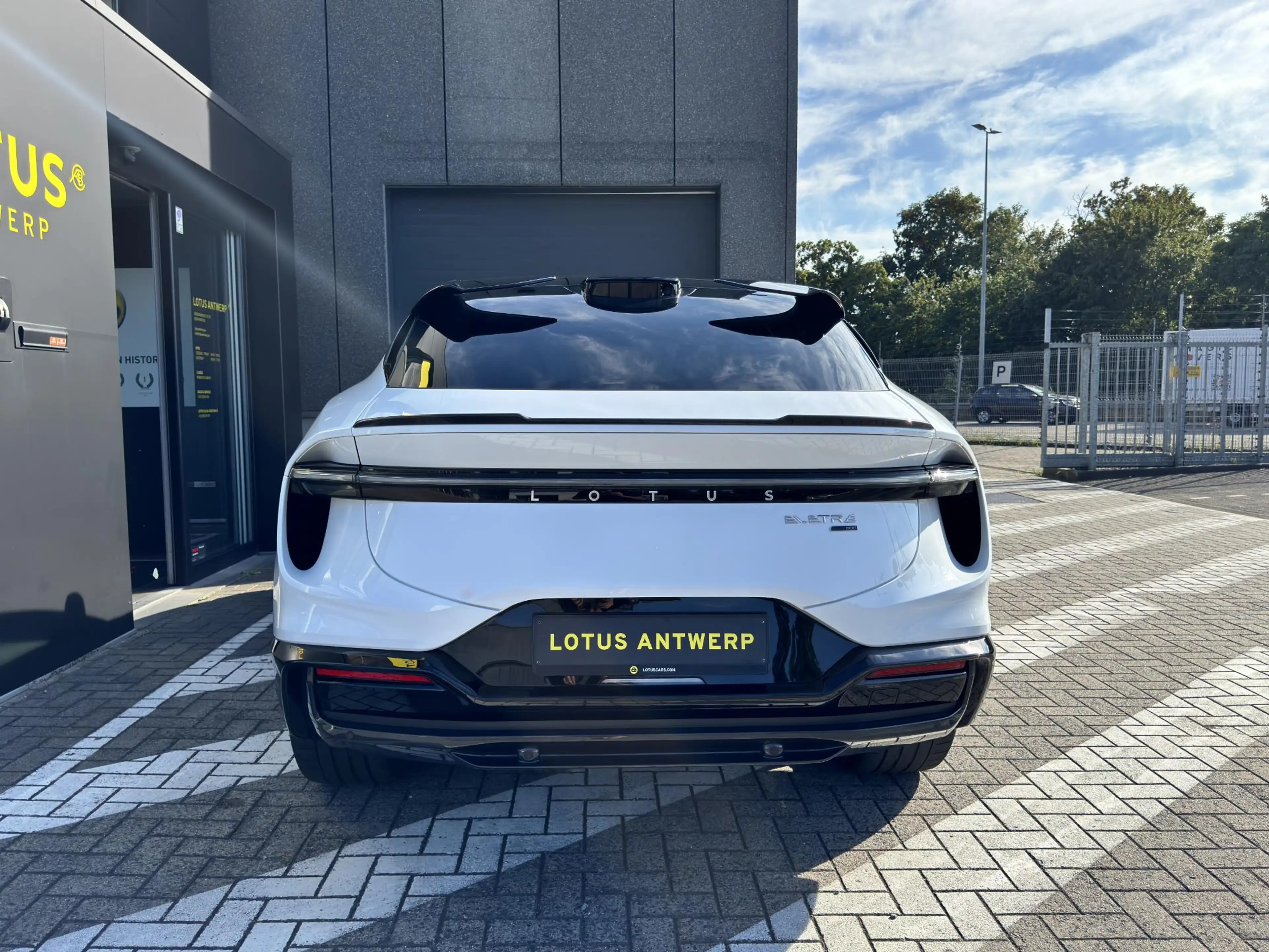 Lotus Eletre 600 Sport SE — photo 10