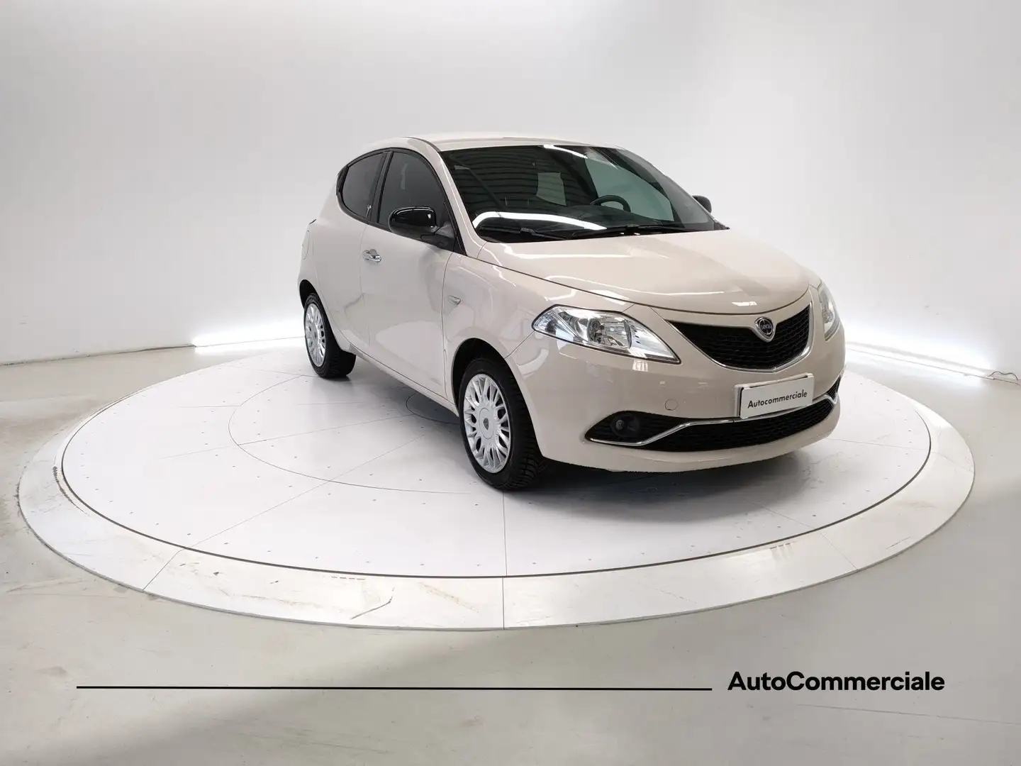 Lancia Ypsilon Ypsilon 1.2 69 CV 5 porte Gold Beige - 1