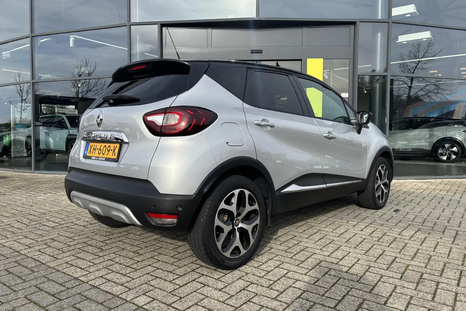 Renault Captur 0.9 TCe Intens | Camera | PDC voor + achter | Dode Grijs - 2