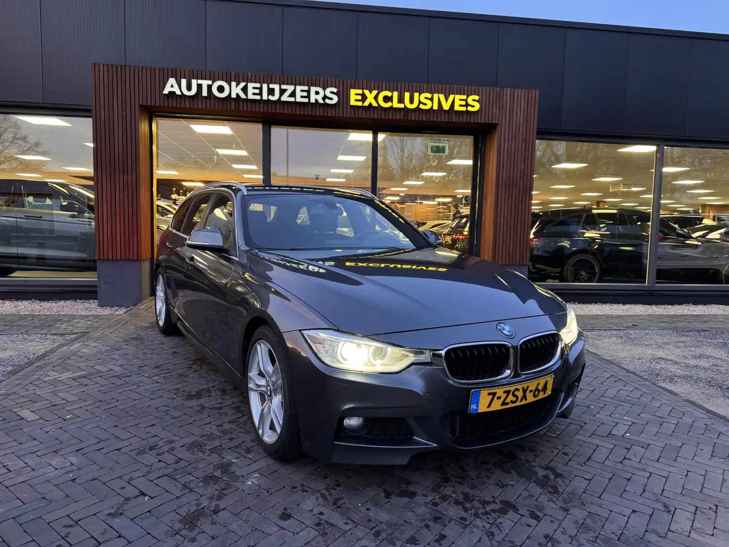 BMW 320 3-serie Touring 320i Executive M-Paket led Navi Grau - 1