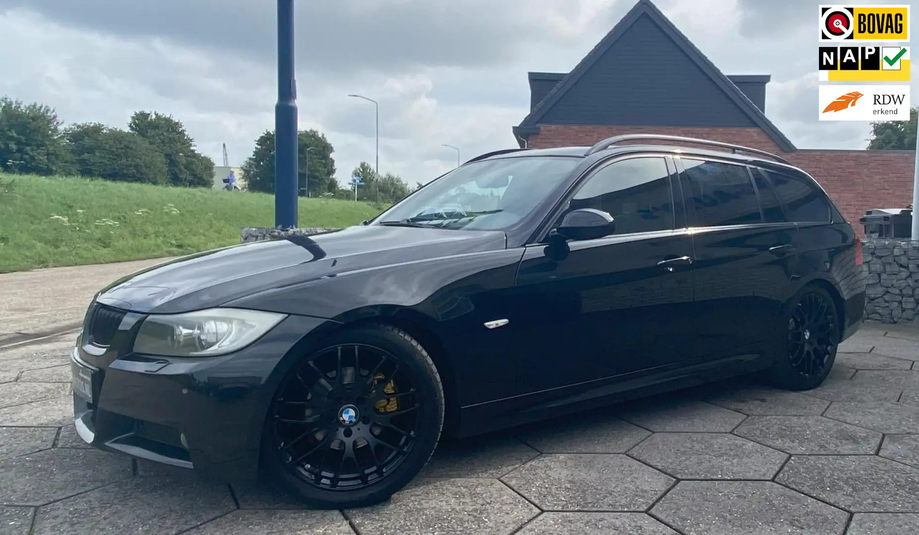 BMW 325 3-serie Touring 325i High Executive/ Leer/ Pano/ E Zwart - 1
