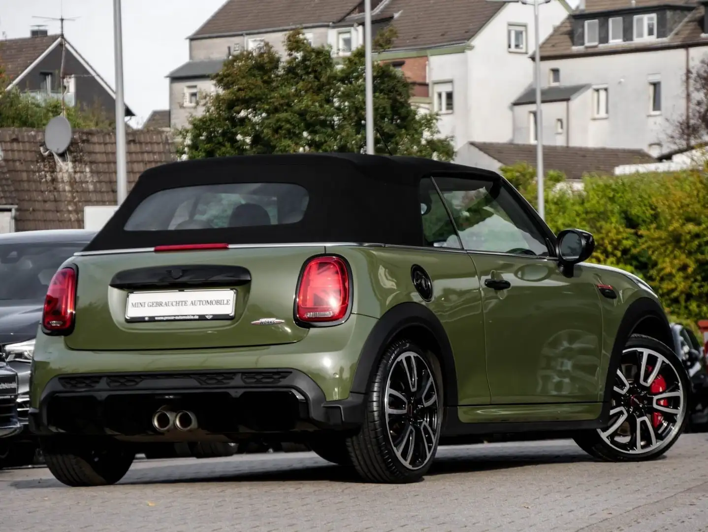 MINI John Cooper Works Cabrio John Cooper Works Individual Urban Green Foliert Grün - 2
