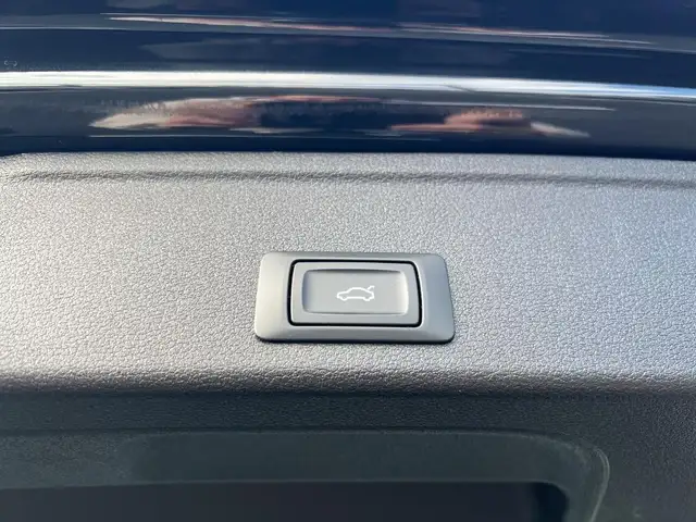 Audi A4 view 14