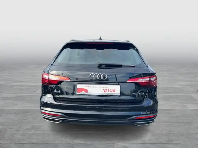 Audi A4 view 4