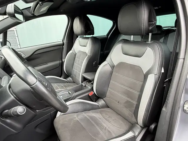DS Automobiles DS 4 view 4
