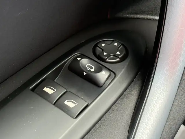 DS Automobiles DS 4 view 8