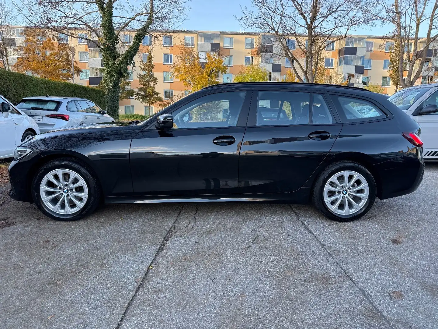BMW 320 d Touring Advant AUT~PDC~LiveCokpit~LED~WR Noir - 2