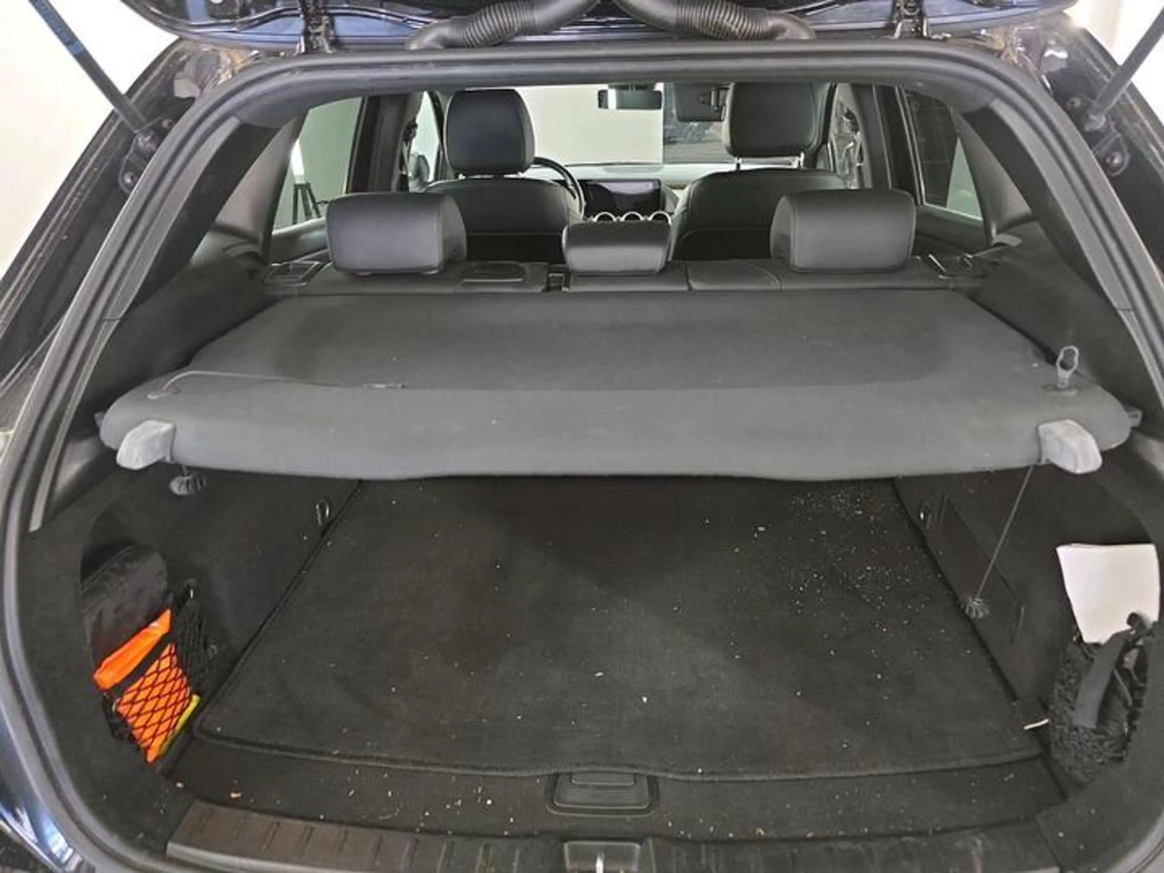 Mercedes-Benz GLA 180 d 8GTronic *LED-NAVI-CUIR-CAMERA-PARKTRONIC* — photo 9