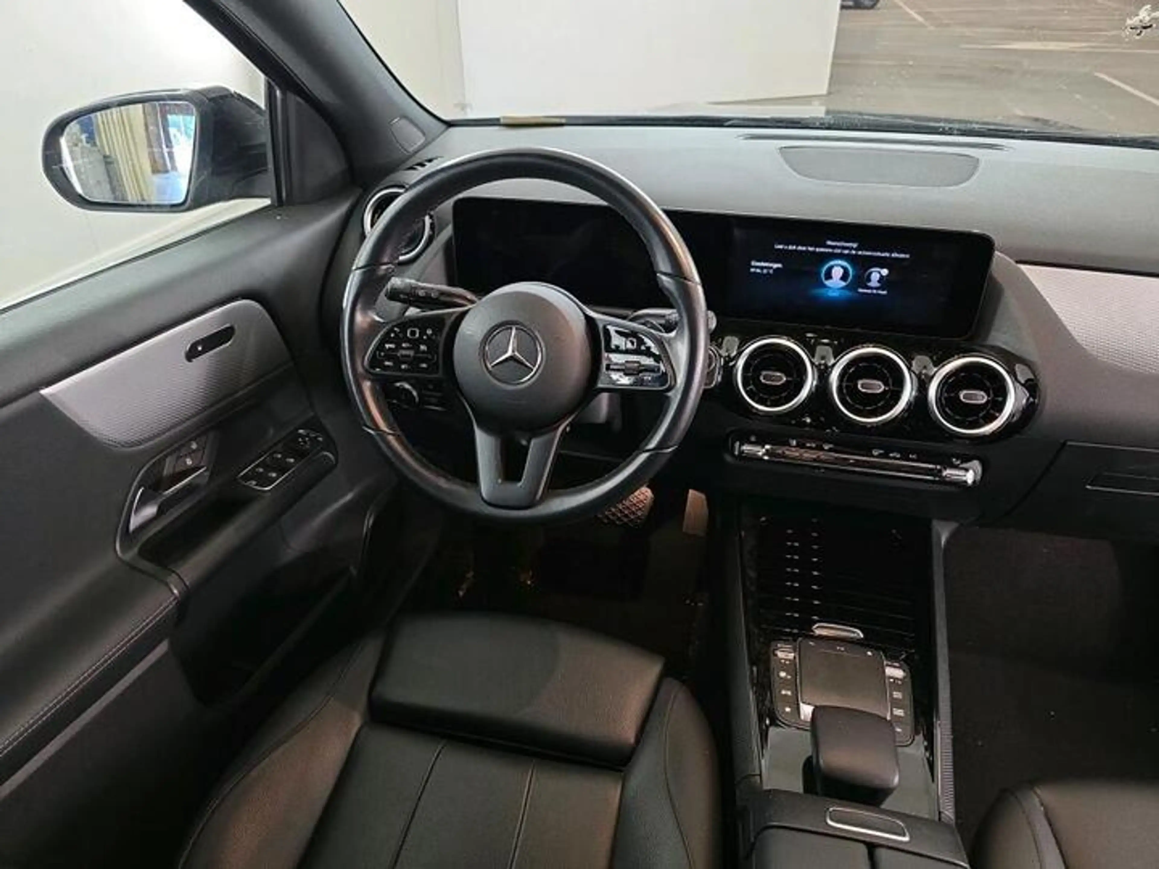 Mercedes-Benz GLA 180 d 8GTronic *LED-NAVI-CUIR-CAMERA-PARKTRONIC* — photo 6