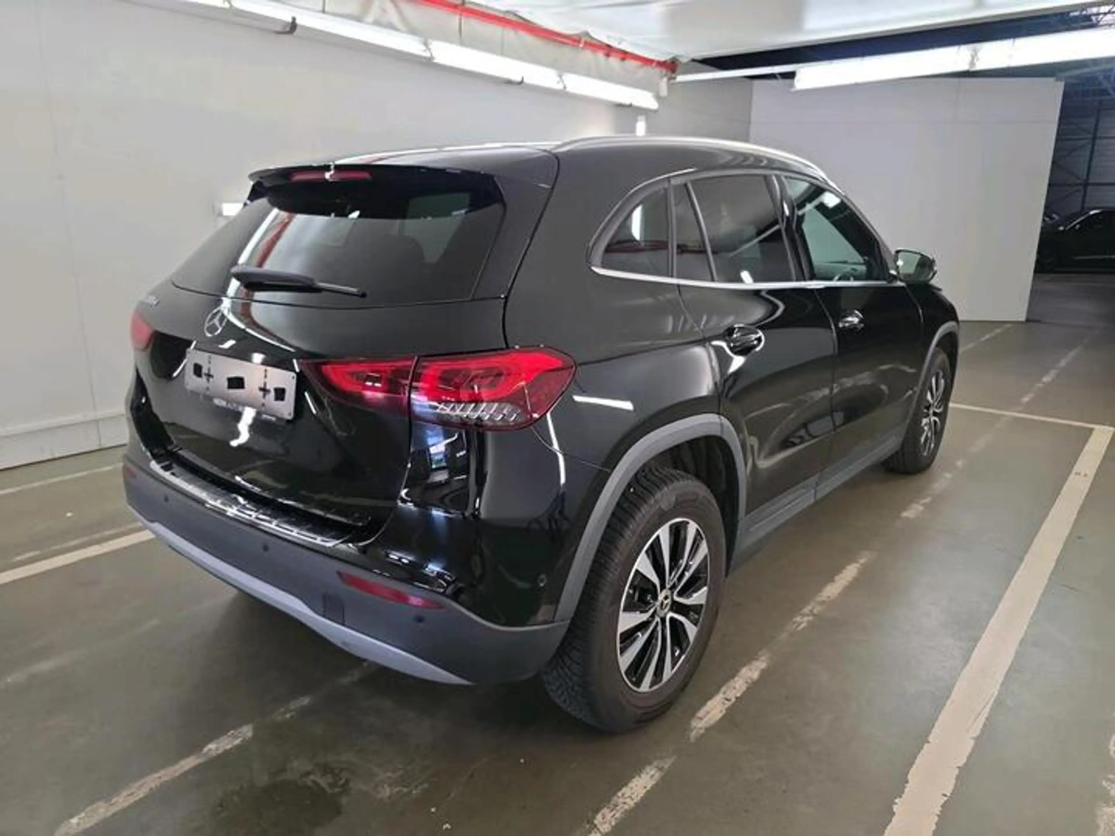 Mercedes-Benz GLA 180 d 8GTronic *LED-NAVI-CUIR-CAMERA-PARKTRONIC* — photo 5