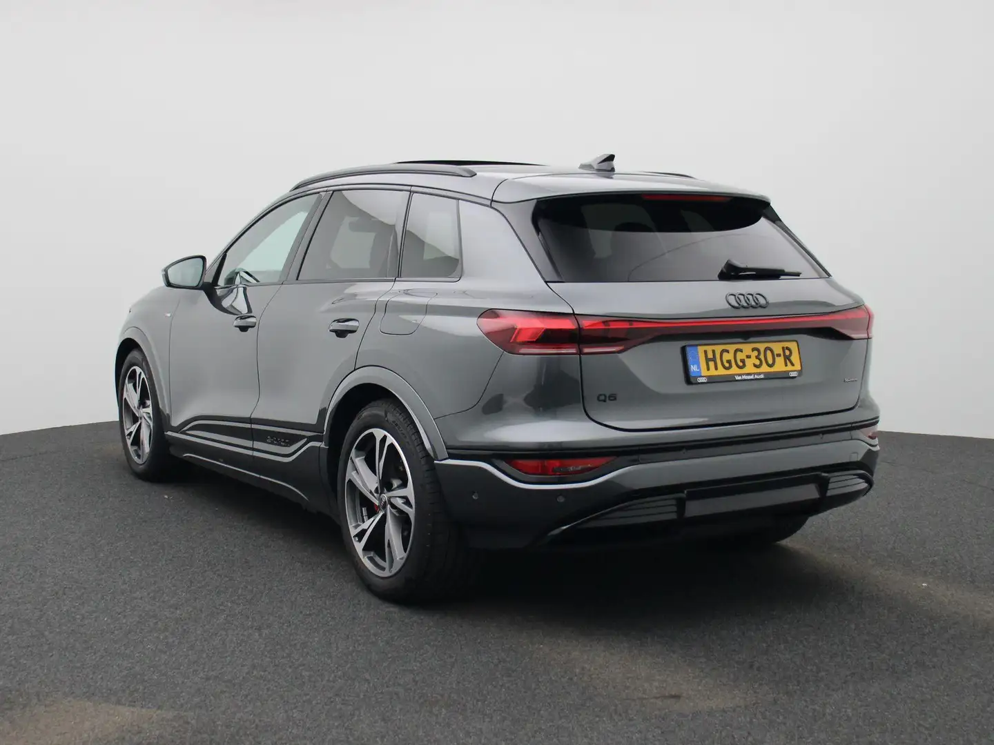 Audi Q6 e-tron S edition 100 kWh 387 PK | S-Line | Automaat | Pan Grijs - 2