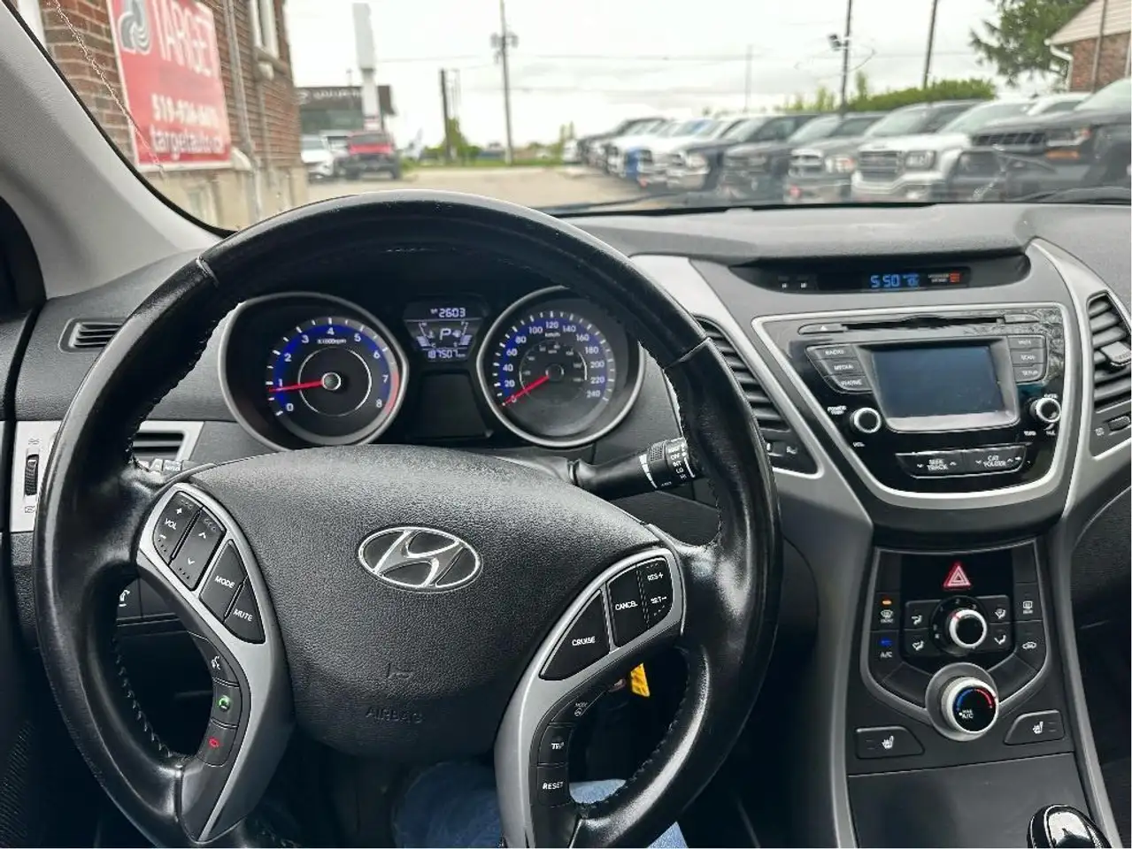 Hyundai ELANTRA снимка Hyundai ELANTRA