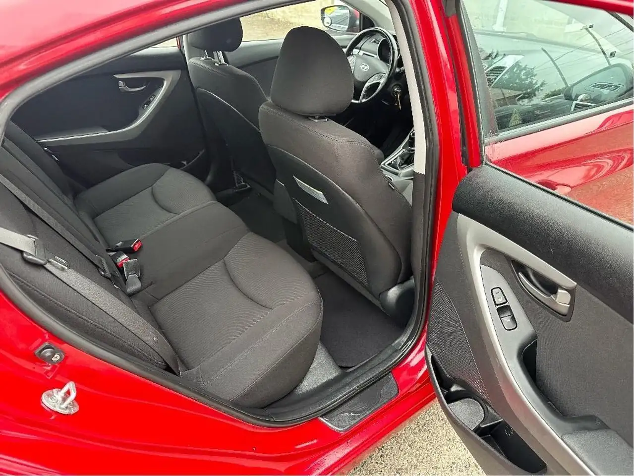 Hyundai ELANTRA снимка Hyundai ELANTRA