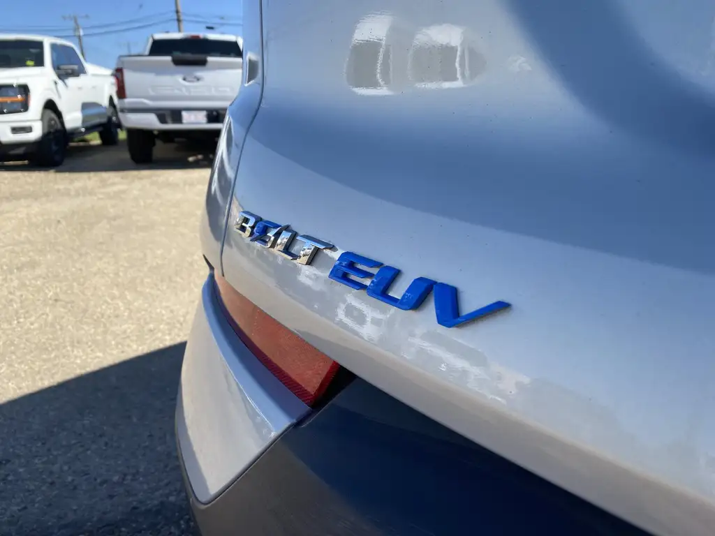 2022 Chevrolet Bolt EUV Premier — photo 8