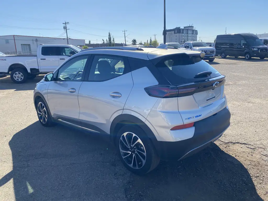 2022 Chevrolet Bolt EUV Premier — photo 6