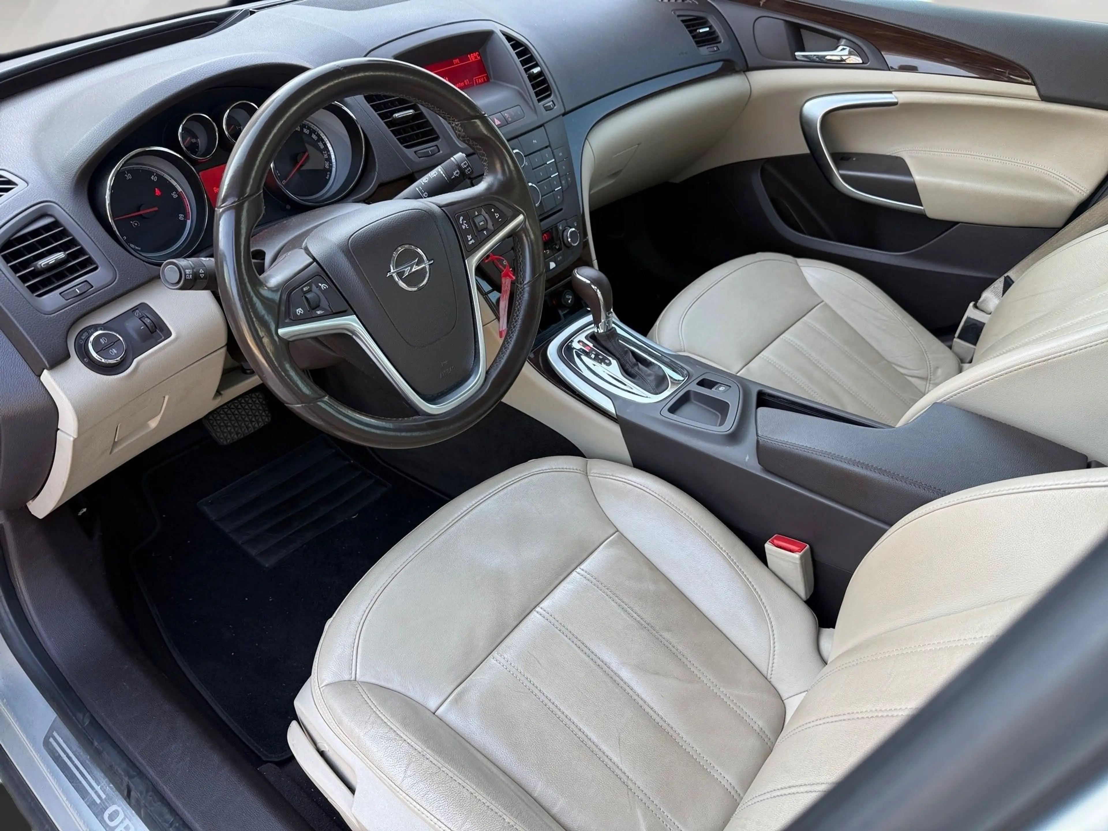 Opel Insignia 2,0 CDTI Automatik Pickerl bis 03/2027 — photo 12